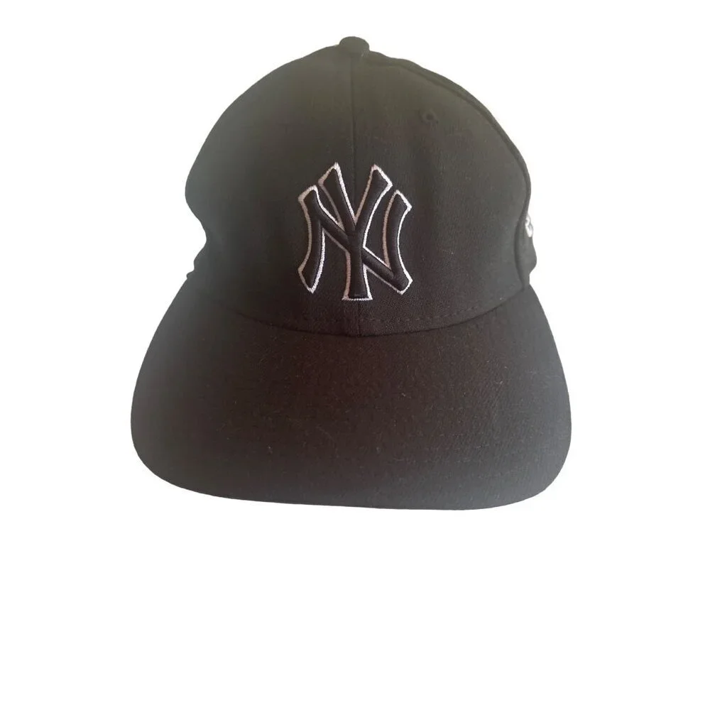 New York Yankees Black on Black Embroidered Logo Stretch Fit Size Small / Medium